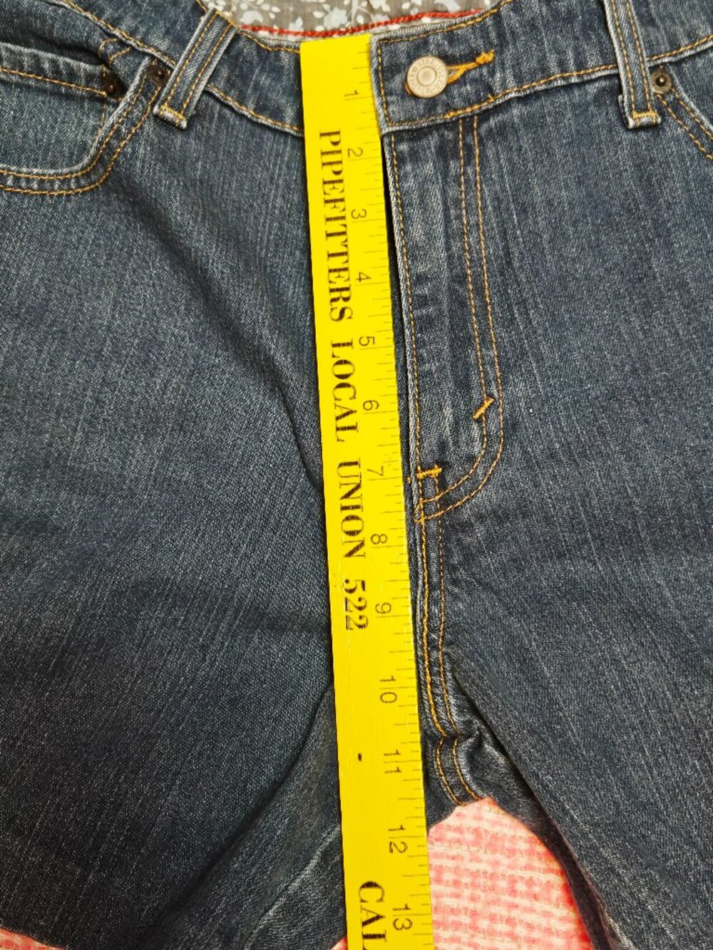 EUC Women's Levi's 550 Relaxed Fit Red Tab 5" Inseam Denim Jeans Shorts Size 12 - Picture 12 of 13